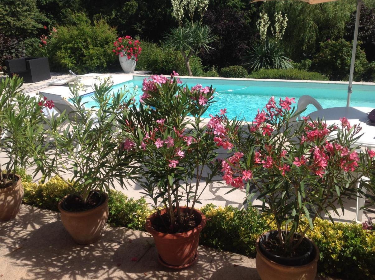 Bed and Breakfast Domaine De La Provencale Saint-Didier-de-la-Tour Exterior foto